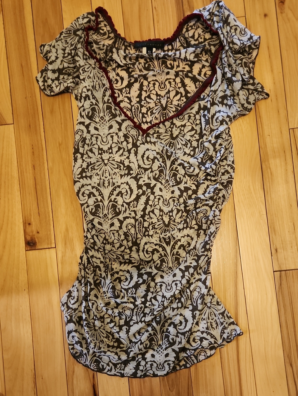 Westonwear Shear Floral Top With Burgundy Accent
